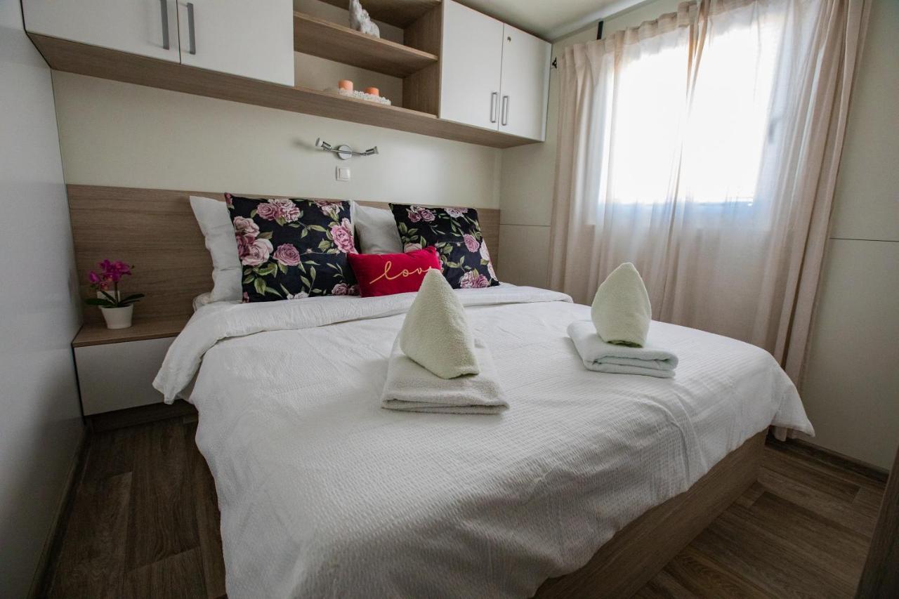 Mobile Home Whit Sea View Lavojesa Drage Extérieur photo