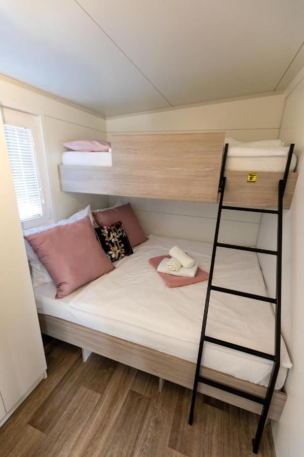 Mobile Home Whit Sea View Lavojesa Drage Extérieur photo